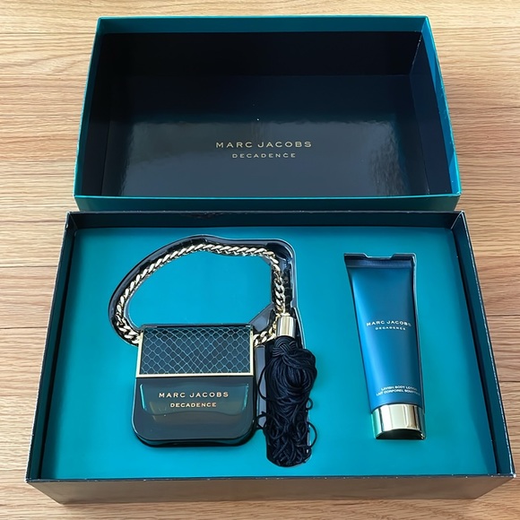 Marc Jacobs Other - MARC JACOBS Decadence 2 piece perfume and lotion set